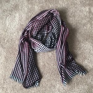 Edgy patterned scarf